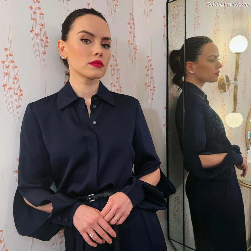 Daisy Ridley photo 2 of 1214