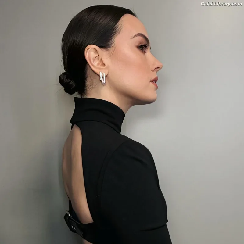 Daisy Ridley photo 3 of 1214