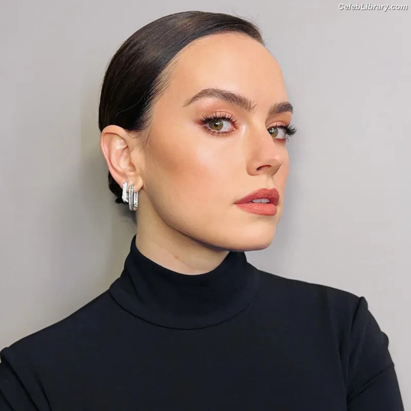 Daisy Ridley photo 4 of 1214