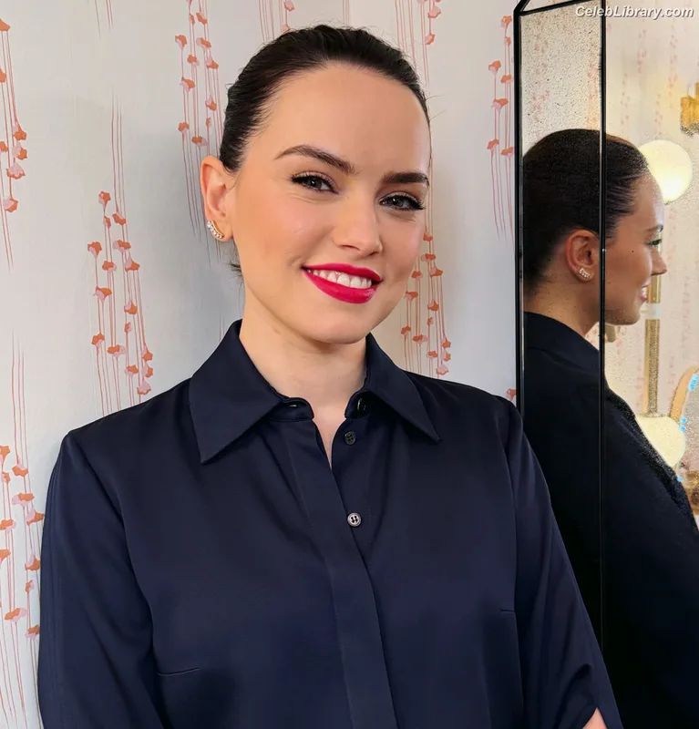 Daisy Ridley photo 5 of 1214