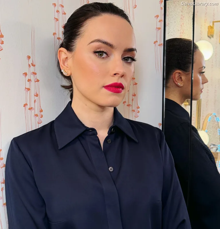 Daisy Ridley photo 6 of 1214