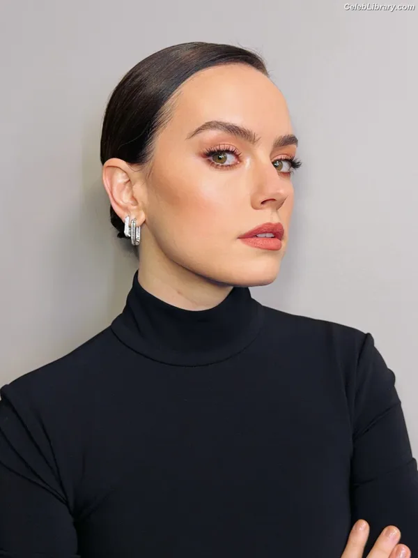 Daisy Ridley photo 8 of 1214