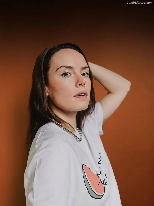 Daisy Ridley photo 9 of 1214