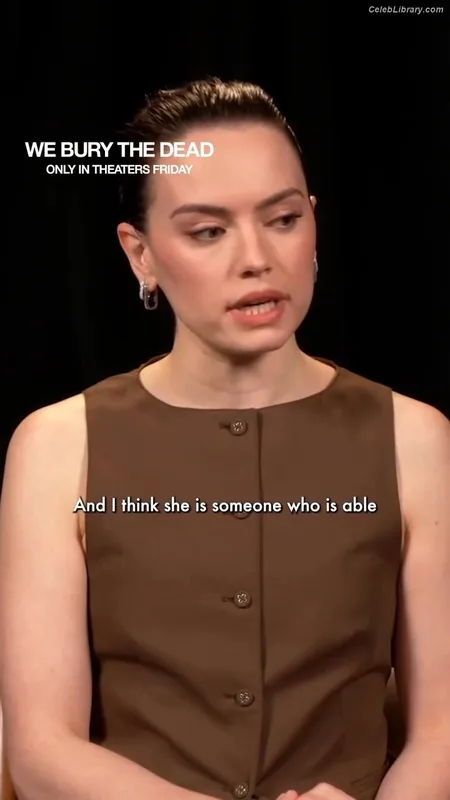 Daisy Ridley photo 12 of 1214