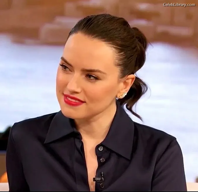 Daisy Ridley photo 22 of 1214