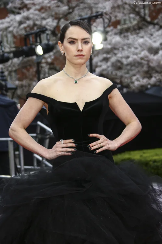 Daisy Ridley photo 7 of 1214