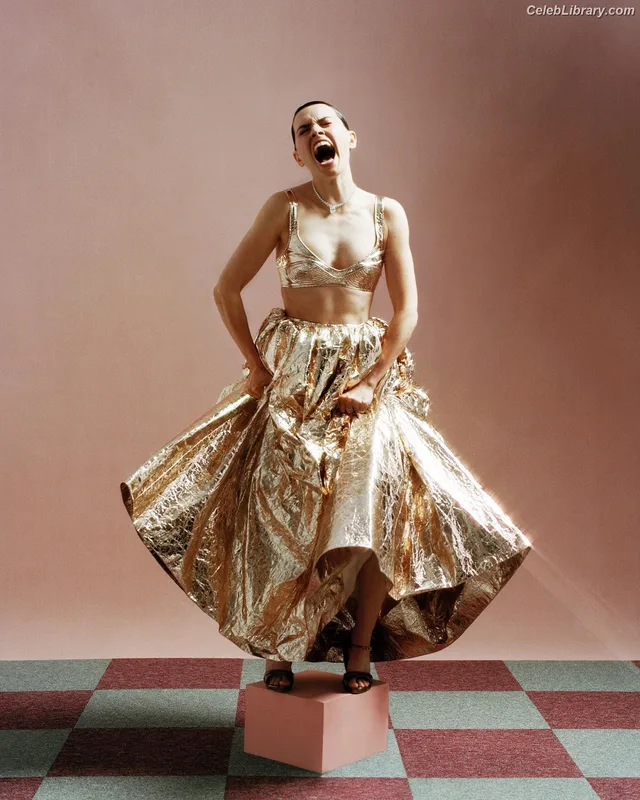 Daisy Ridley photo 16 of 1214