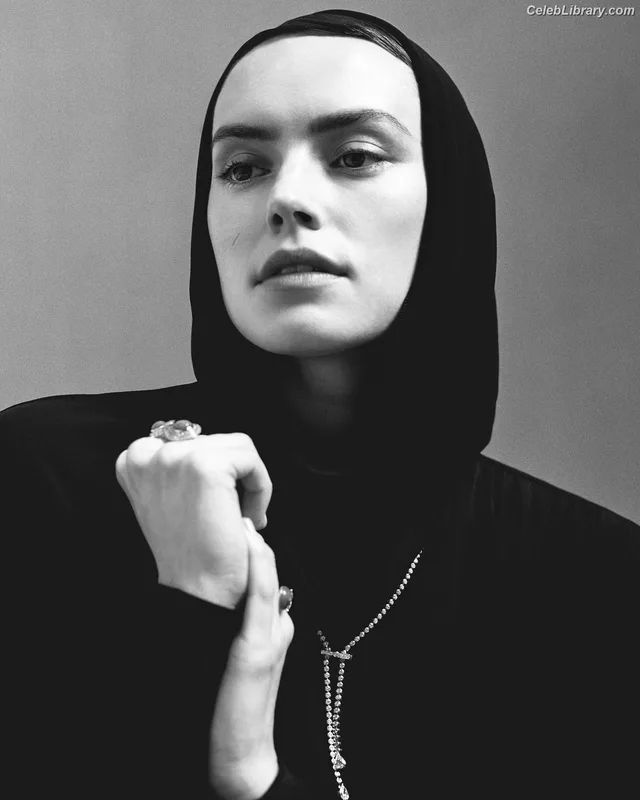 Daisy Ridley photo 17 of 1214