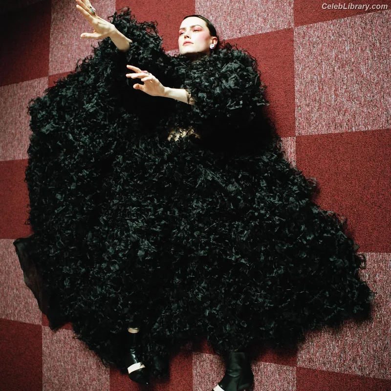 Daisy Ridley photo 18 of 1214