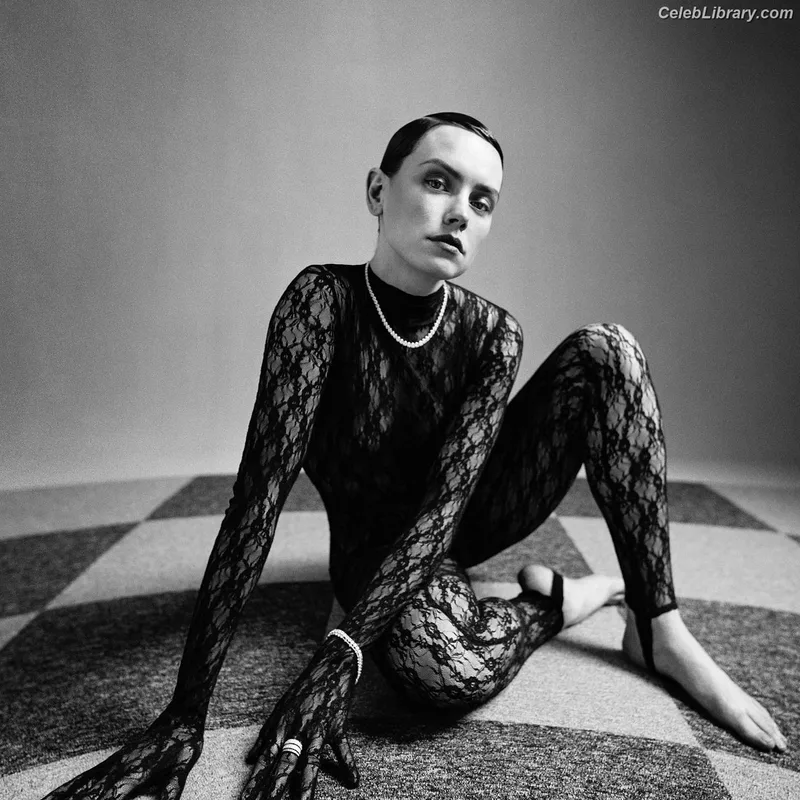 Daisy Ridley photo 21 of 1214
