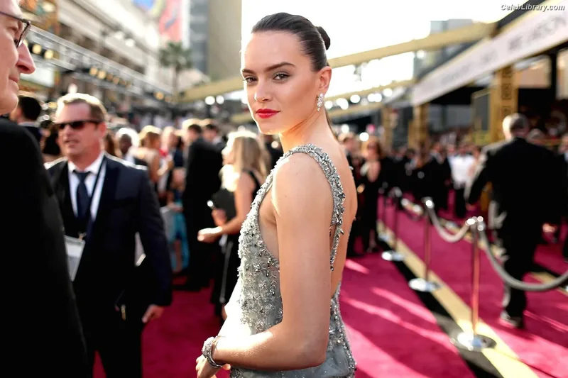 Daisy Ridley photo 11 of 1214