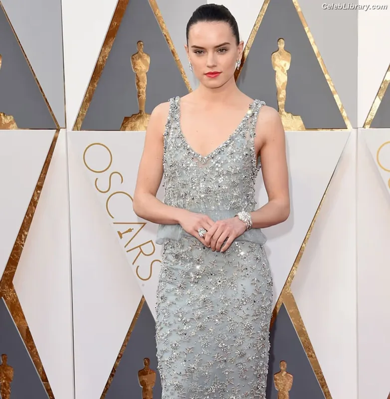 Daisy Ridley photo 16 of 1214