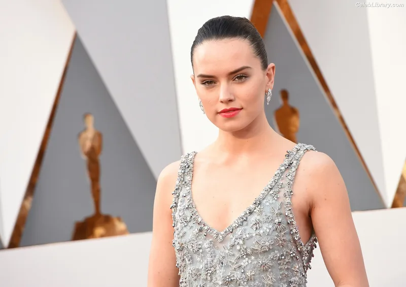 Daisy Ridley photo 21 of 1214
