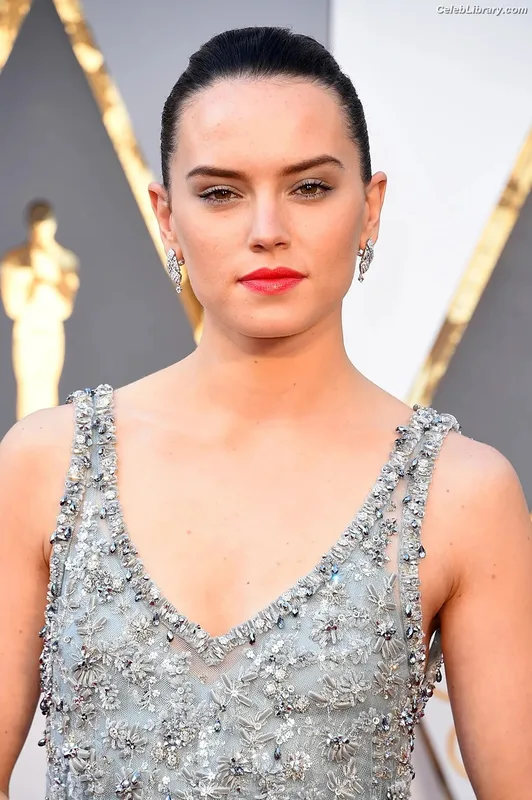 Daisy Ridley photo 22 of 1214