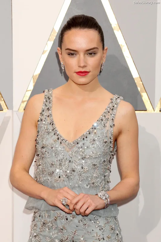 Daisy Ridley photo 23 of 1214
