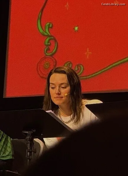 Daisy Ridley photo 3 of 1214