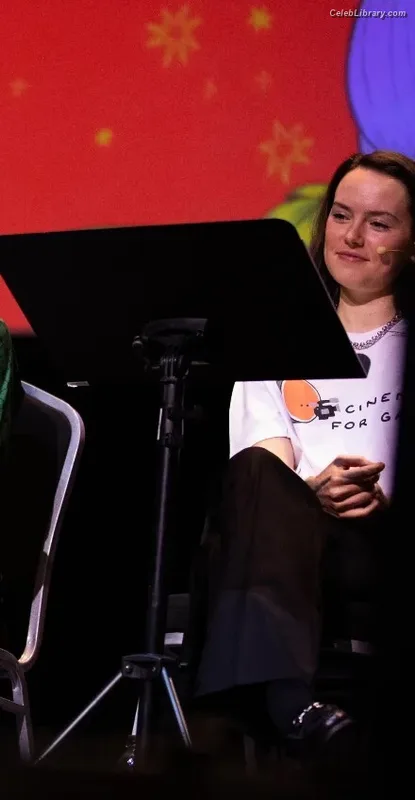 Daisy Ridley photo 4 of 1214
