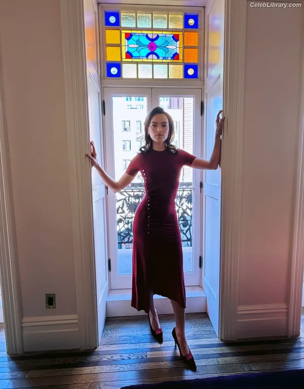 Daisy Ridley photo 13 of 1214