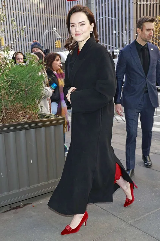 Daisy Ridley photo 20 of 1214
