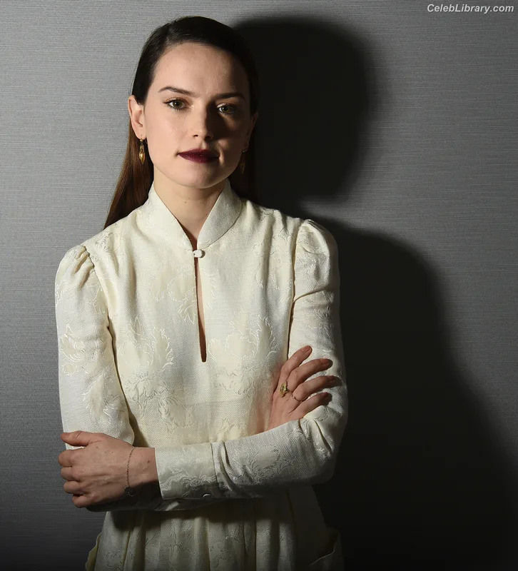 Daisy Ridley photo 23 of 1214