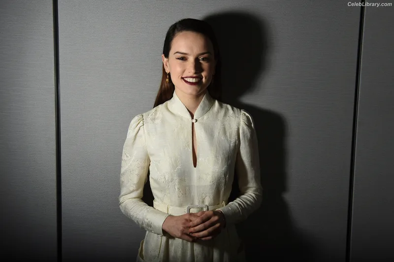 Daisy Ridley photo 3 of 1214