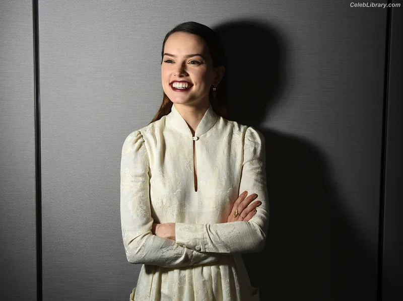 Daisy Ridley photo 6 of 1214