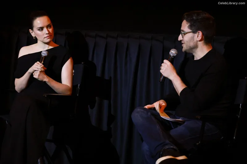 Daisy Ridley photo 22 of 1214