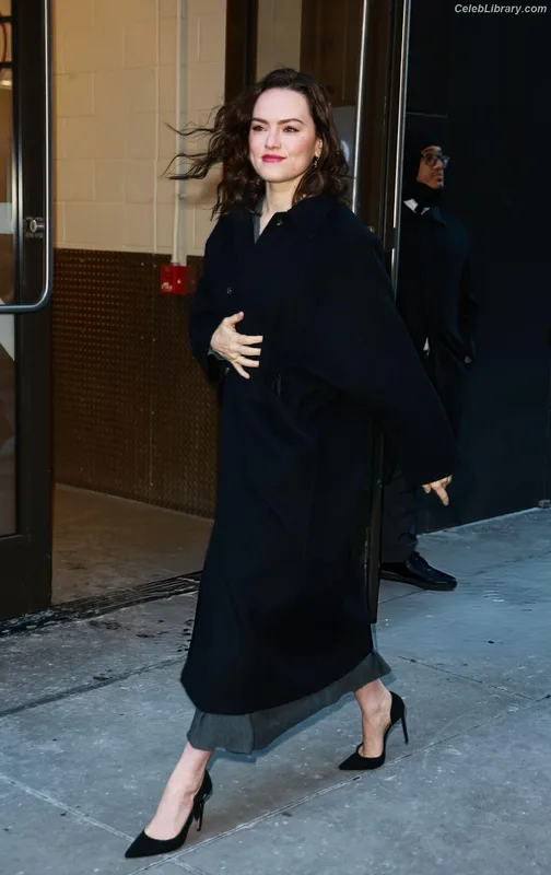 Daisy Ridley photo 24 of 1214