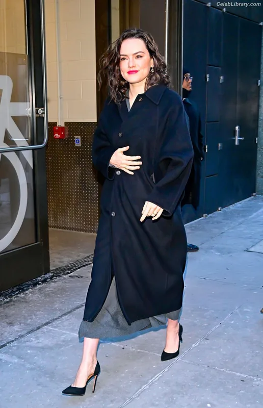Daisy Ridley photo 2 of 1214