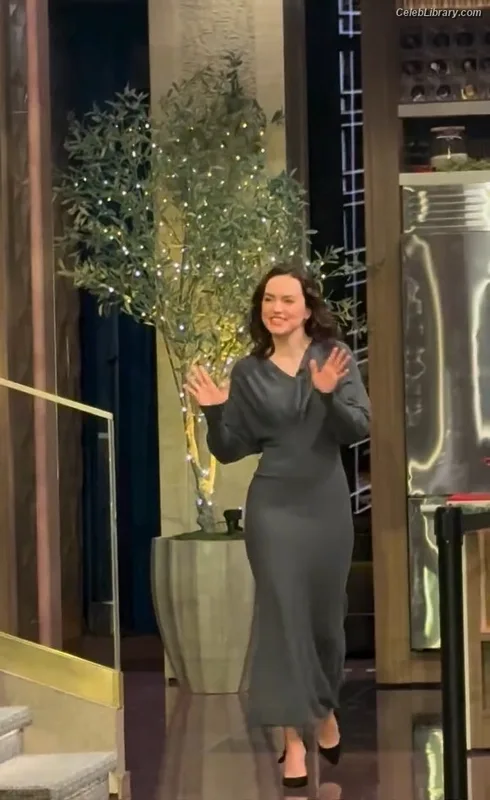 Daisy Ridley photo 3 of 1214