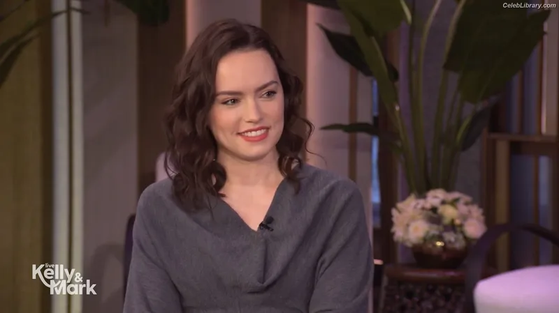 Daisy Ridley photo 9 of 1214