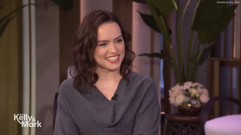 Daisy Ridley photo 10 of 1214