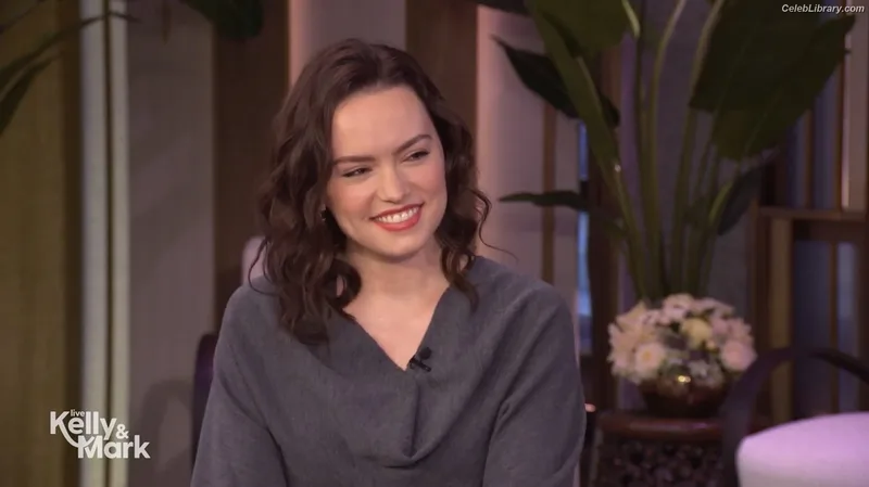 Daisy Ridley photo 11 of 1214