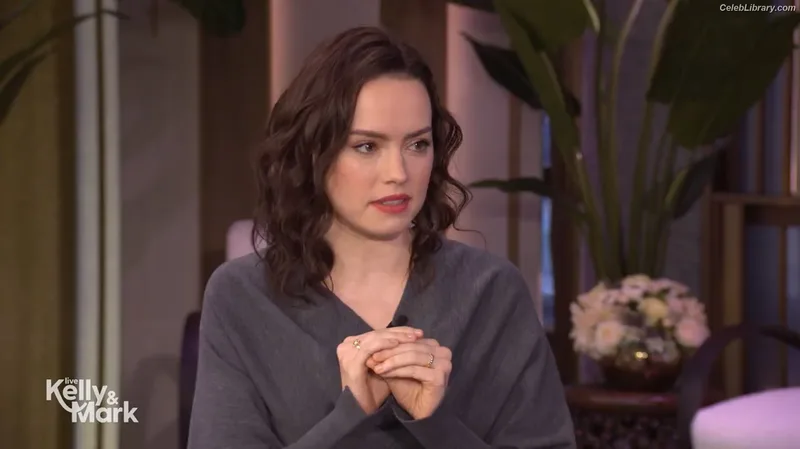 Daisy Ridley photo 15 of 1214