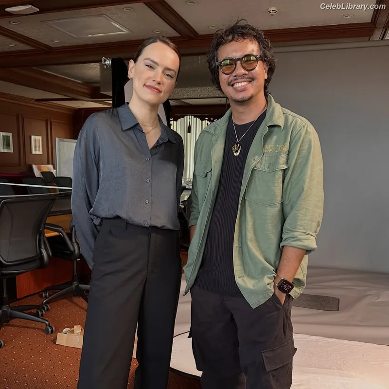 Daisy Ridley photo 16 of 1214