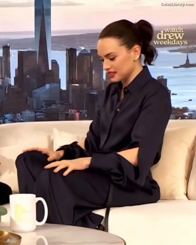 Daisy Ridley photo 17 of 1214