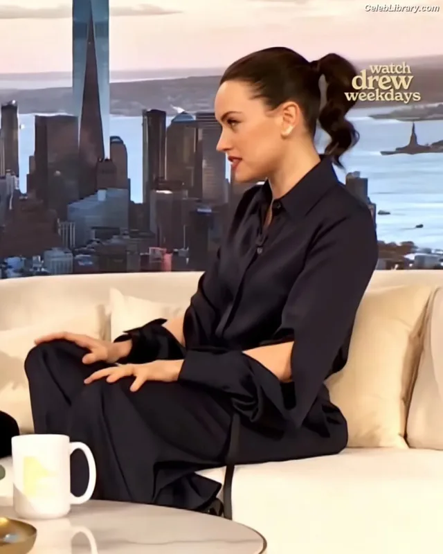 Daisy Ridley photo 18 of 1214