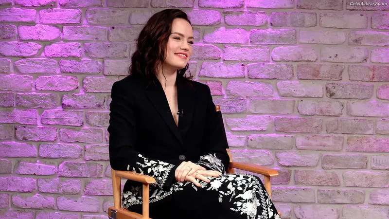 Daisy Ridley photo 23 of 1214