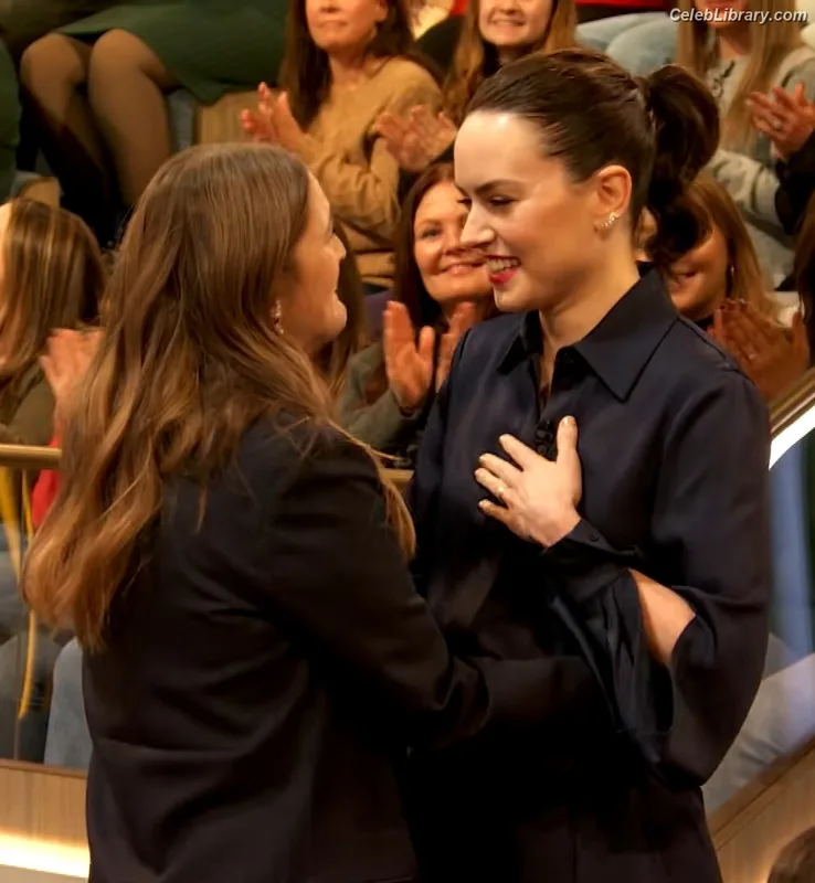 Daisy Ridley photo 24 of 1214