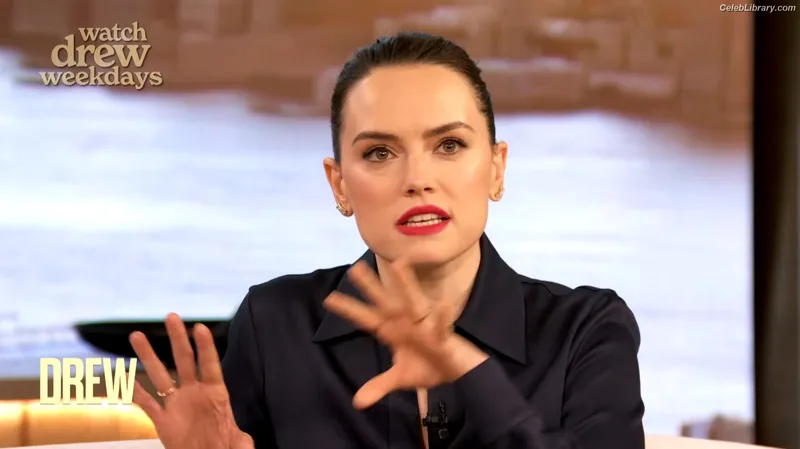 Daisy Ridley photo 2 of 1214