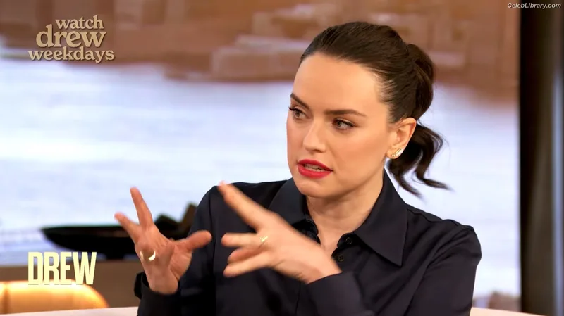 Daisy Ridley photo 3 of 1214