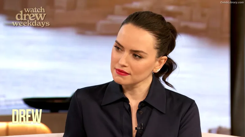 Daisy Ridley photo 4 of 1214