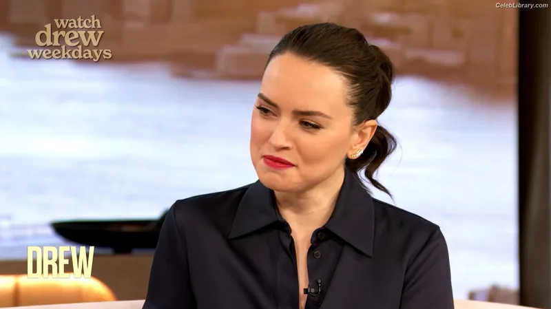 Daisy Ridley photo 5 of 1214