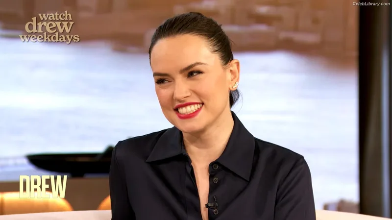 Daisy Ridley photo 7 of 1214