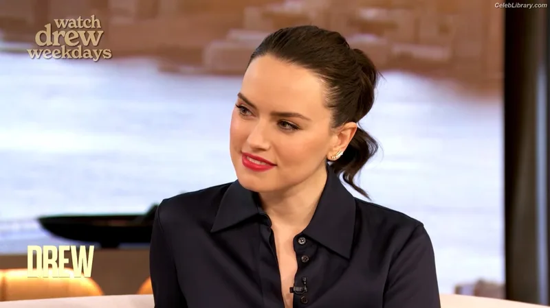 Daisy Ridley photo 8 of 1214