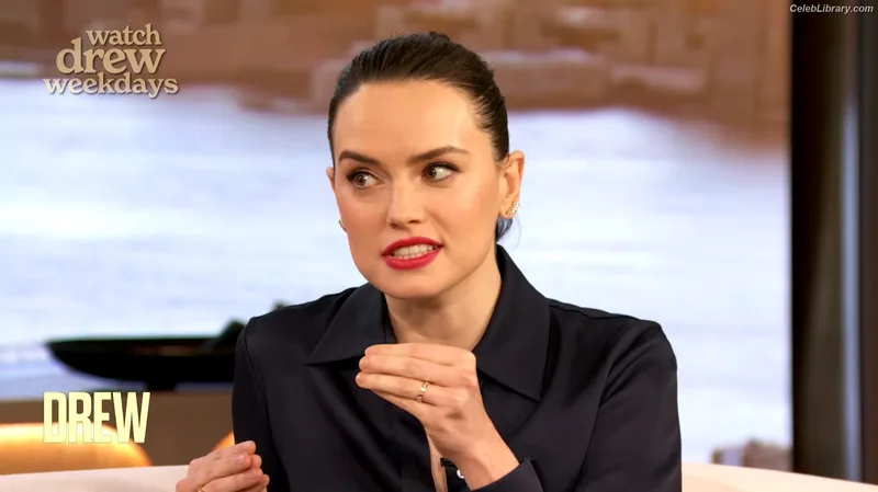 Daisy Ridley photo 9 of 1214