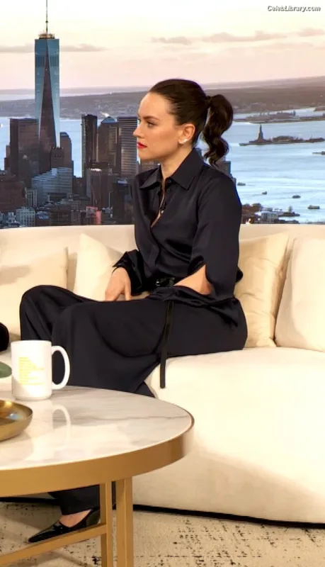 Daisy Ridley photo 10 of 1214