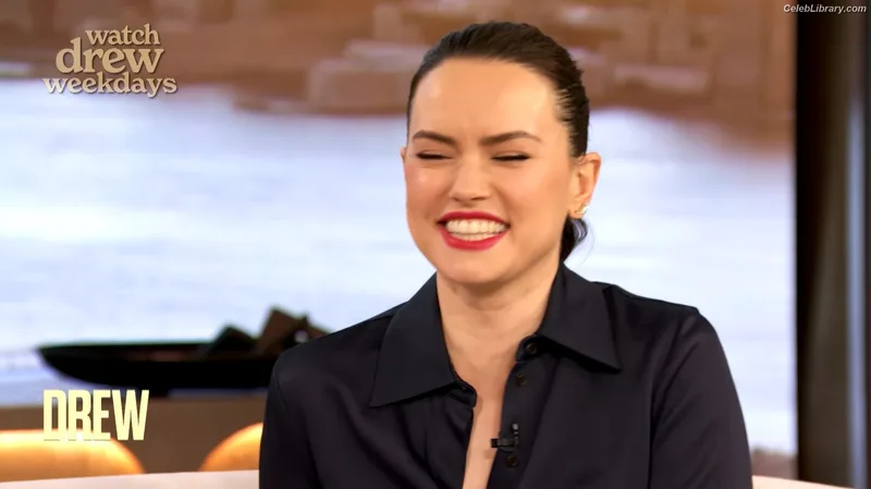 Daisy Ridley photo 12 of 1214