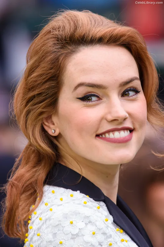 Daisy Ridley photo 21 of 1214