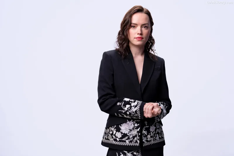 Daisy Ridley photo 8 of 1214
